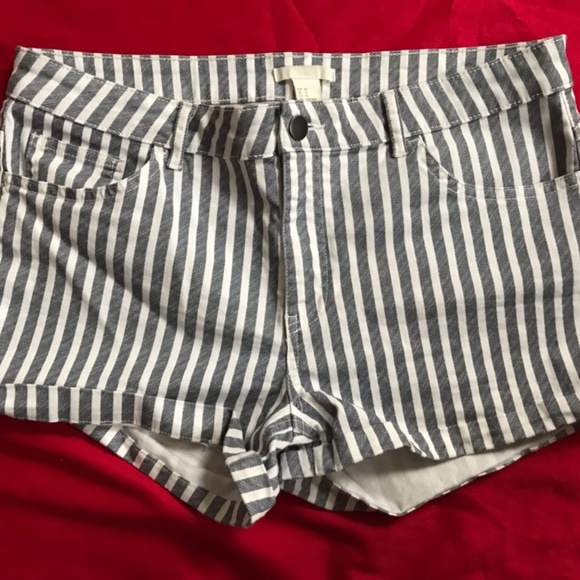 H&M Blue/White Striped Shorts - NWOT - Summer Hot! - Picture 2 of 3